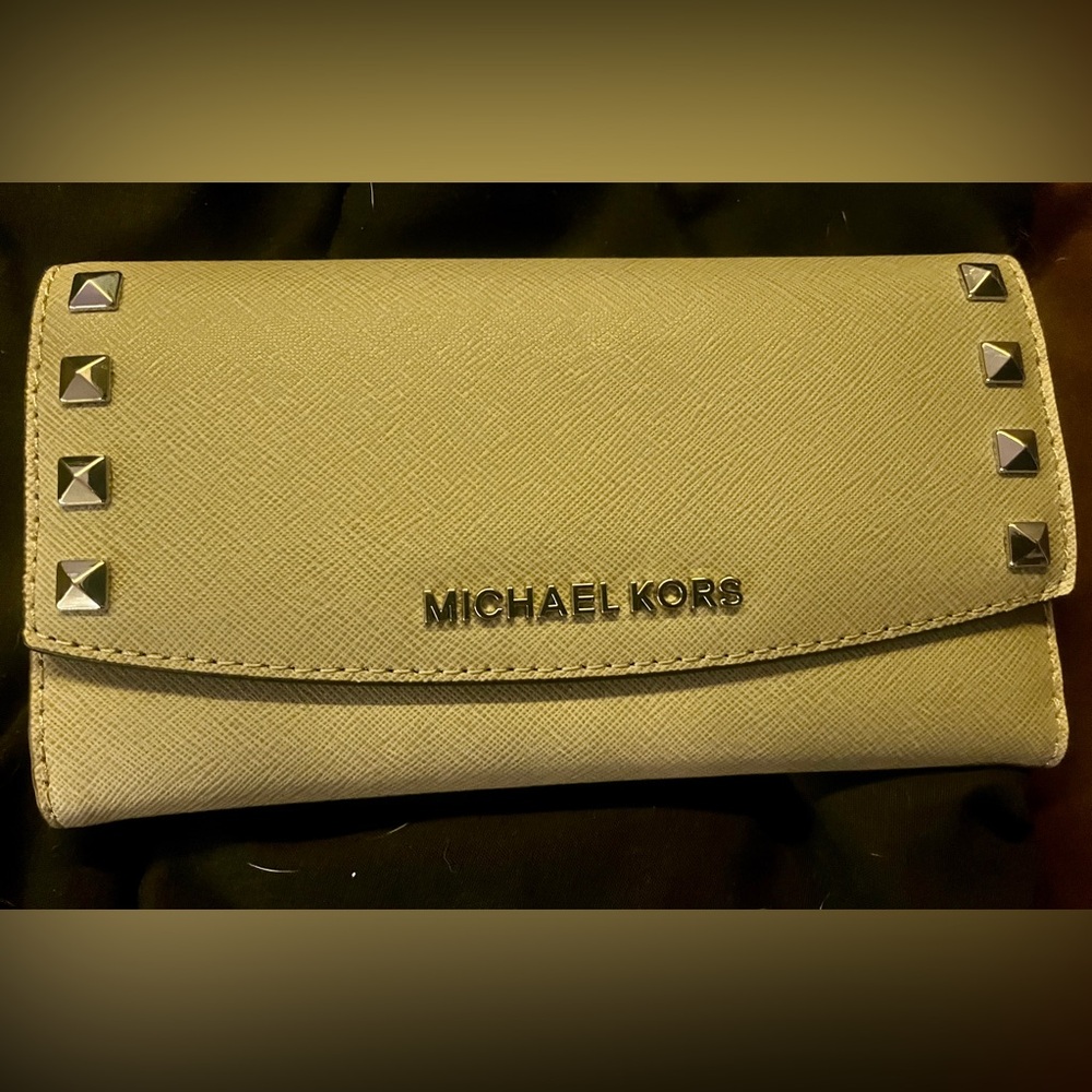 MICHAEL KORS WALLET NEW WITH TAG EXCELLENT CONDITION, TRI-FOLD VARIOUS POCKETS